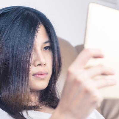 4. Menonton dan Mendengarkan Konten Mandarin